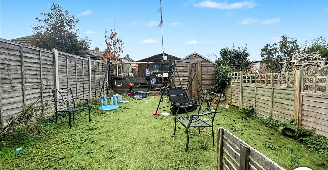 3 bedroom house to rent in Wainscott | Robinson Michael & Jackson