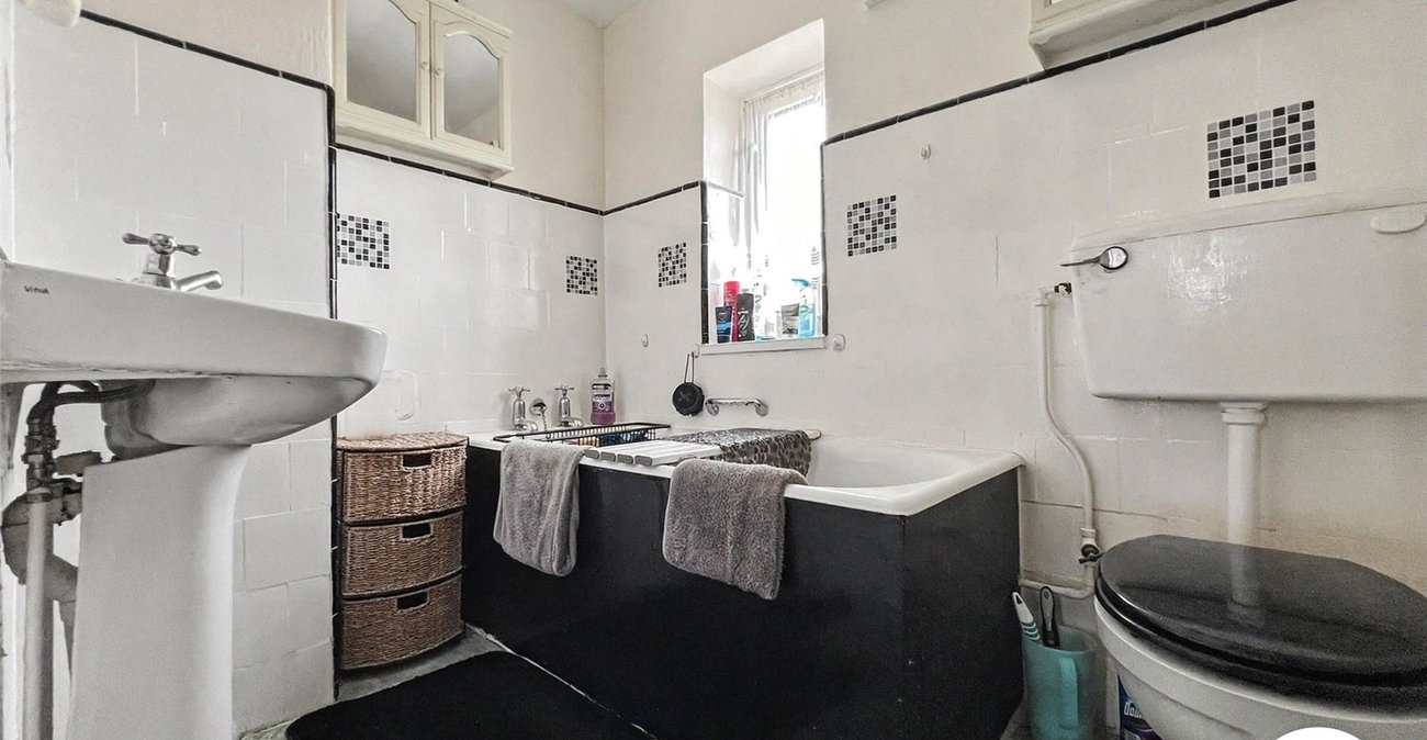 3 bedroom house for sale in Rochester | Robinson Michael & Jackson