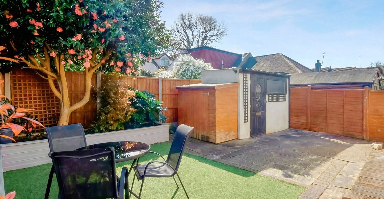 3 bedroom bungalow for sale in Joydens Wood | Robinson Jackson