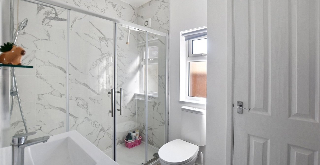 3 bedroom bungalow for sale in Joydens Wood | Robinson Jackson