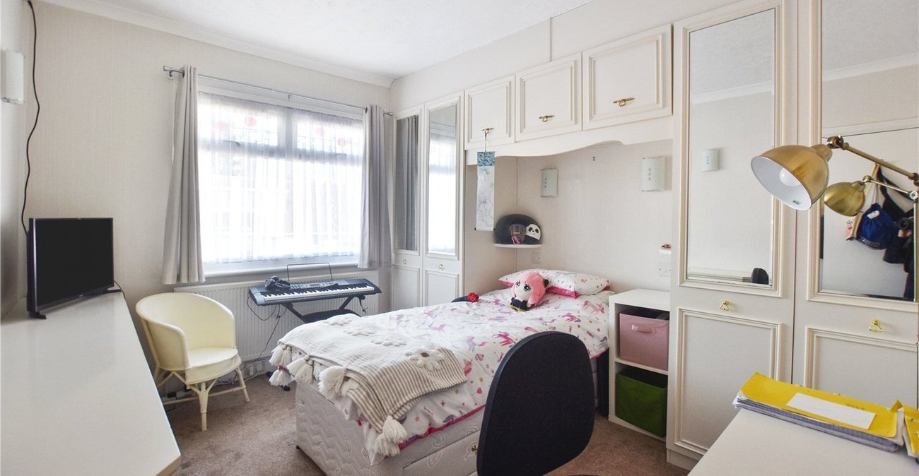 3 bedroom bungalow for sale in Joydens Wood | Robinson Jackson