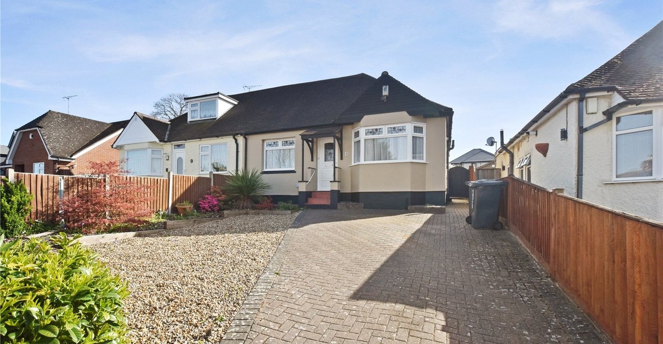 3 bedroom bungalow for sale in Joydens Wood | Robinson Jackson