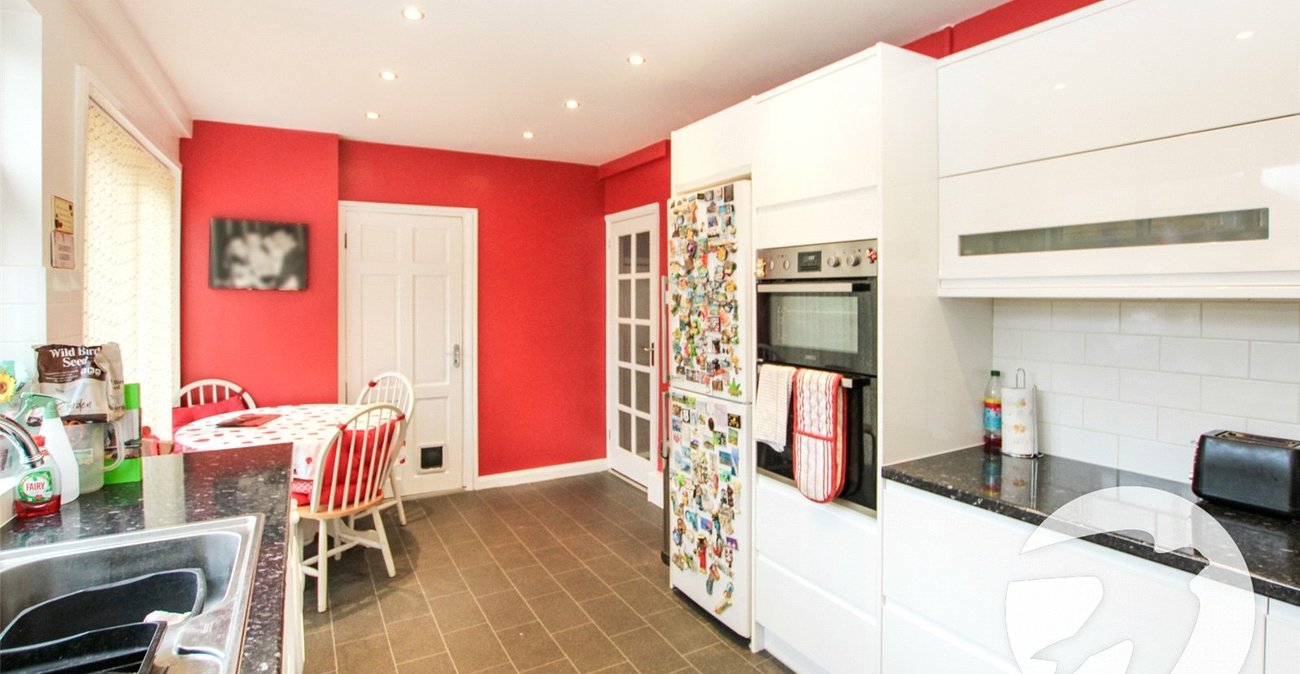 3 bedroom house for sale in London | Robinson Jackson