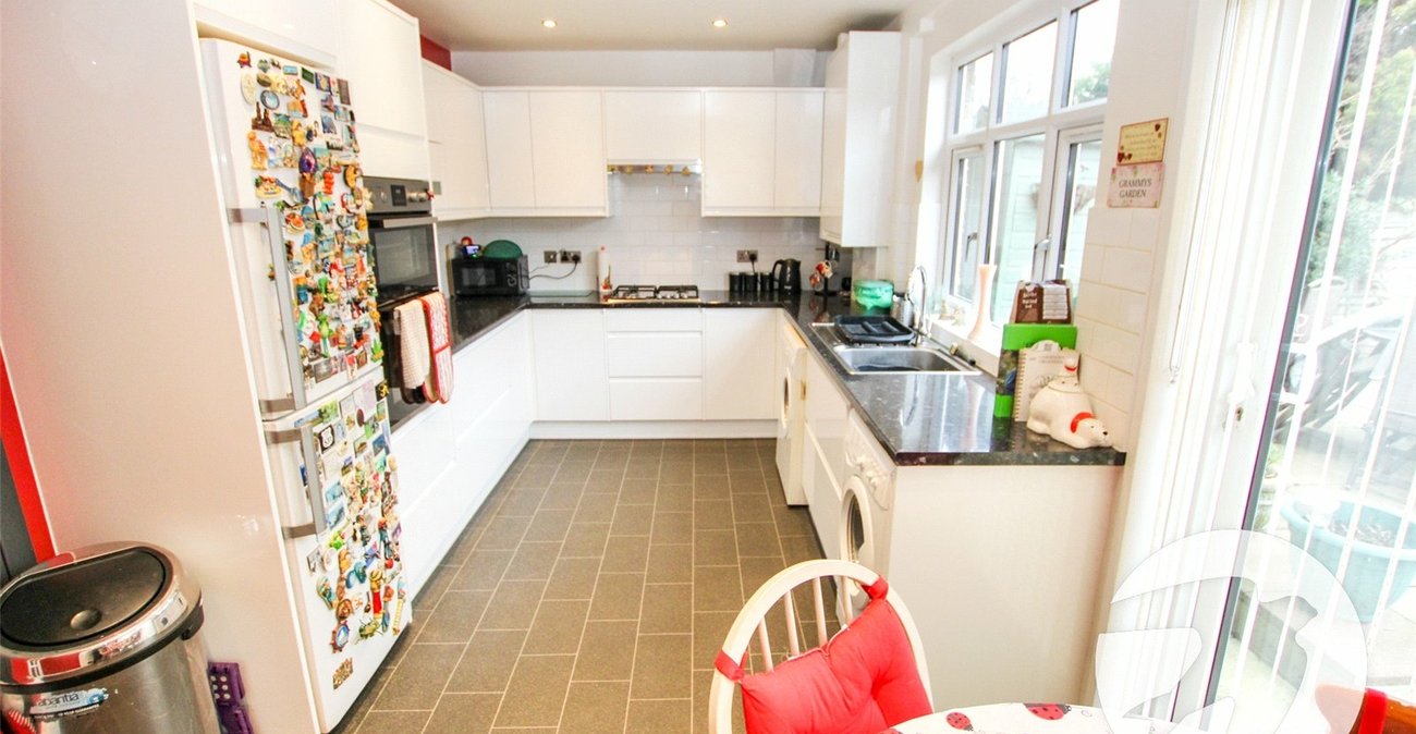 3 bedroom house for sale in London | Robinson Jackson