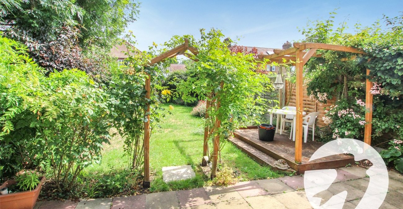 3 bedroom house for sale in London | Robinson Jackson