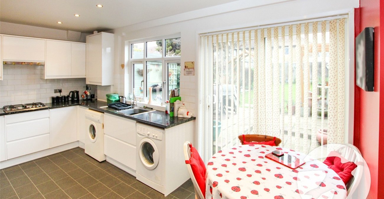 3 bedroom house for sale in London | Robinson Jackson