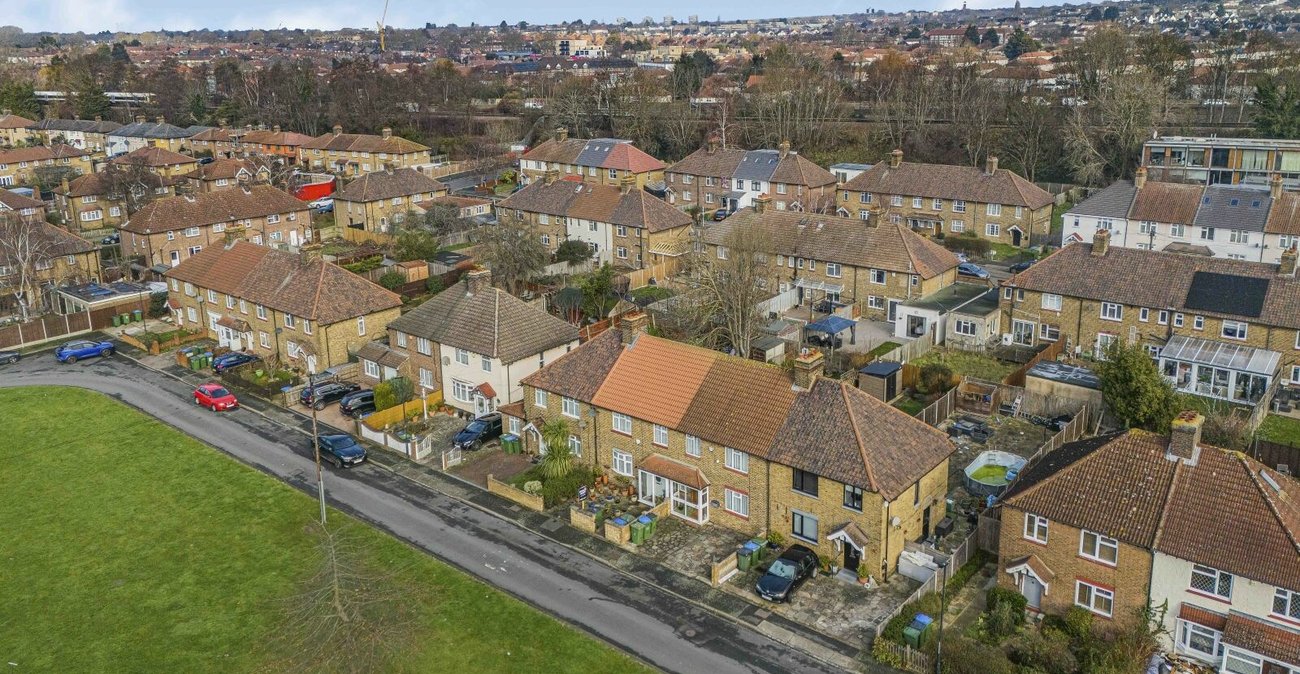 3 bedroom house for sale in London | Robinson Jackson