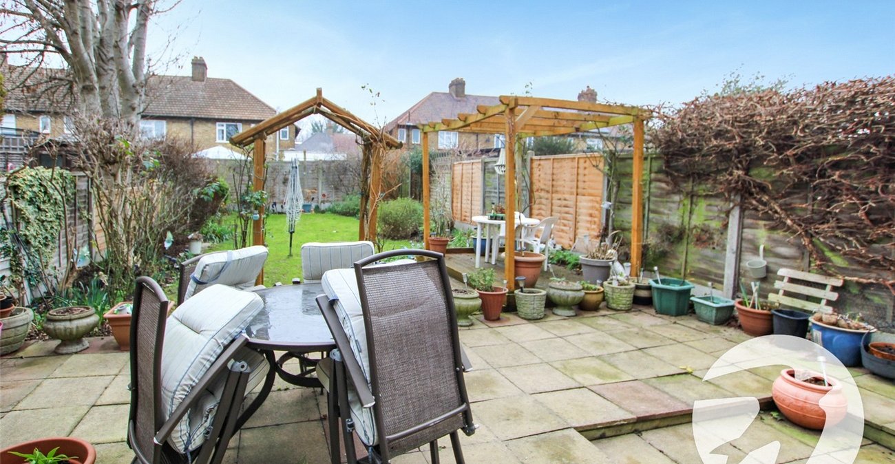 3 bedroom house for sale in London | Robinson Jackson