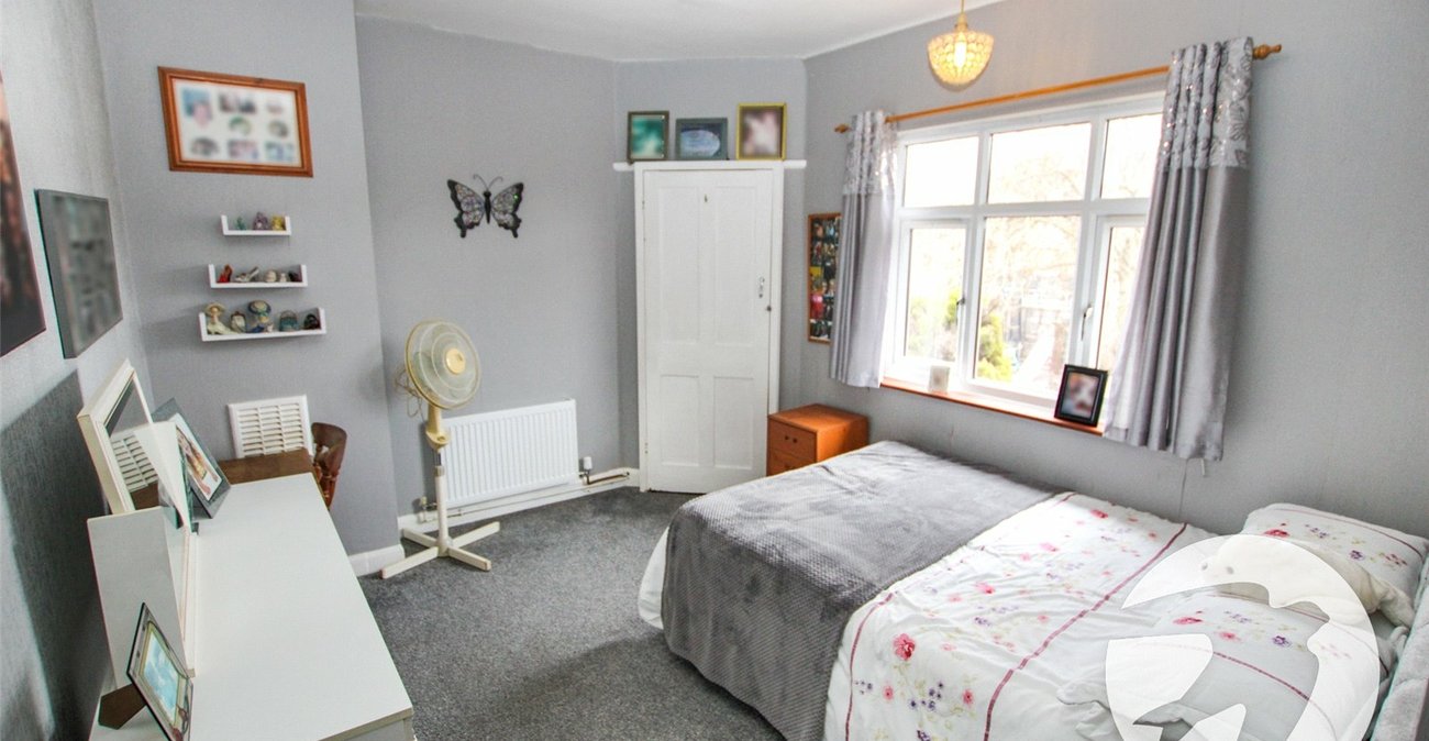 3 bedroom house for sale in London | Robinson Jackson