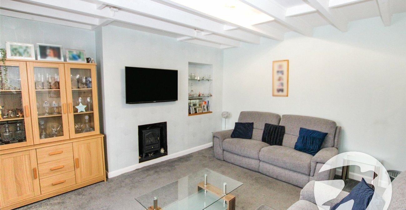 3 bedroom house for sale in London | Robinson Jackson