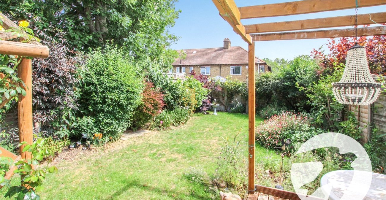 3 bedroom house for sale in London | Robinson Jackson