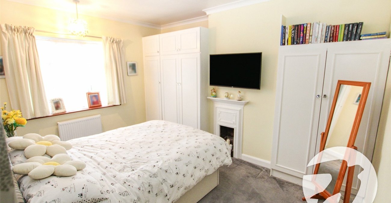 3 bedroom house for sale in London | Robinson Jackson