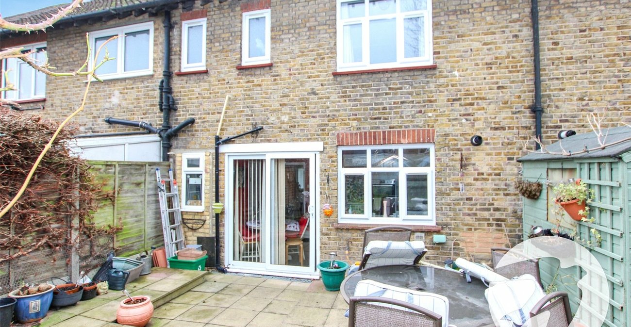 3 bedroom house for sale in London | Robinson Jackson