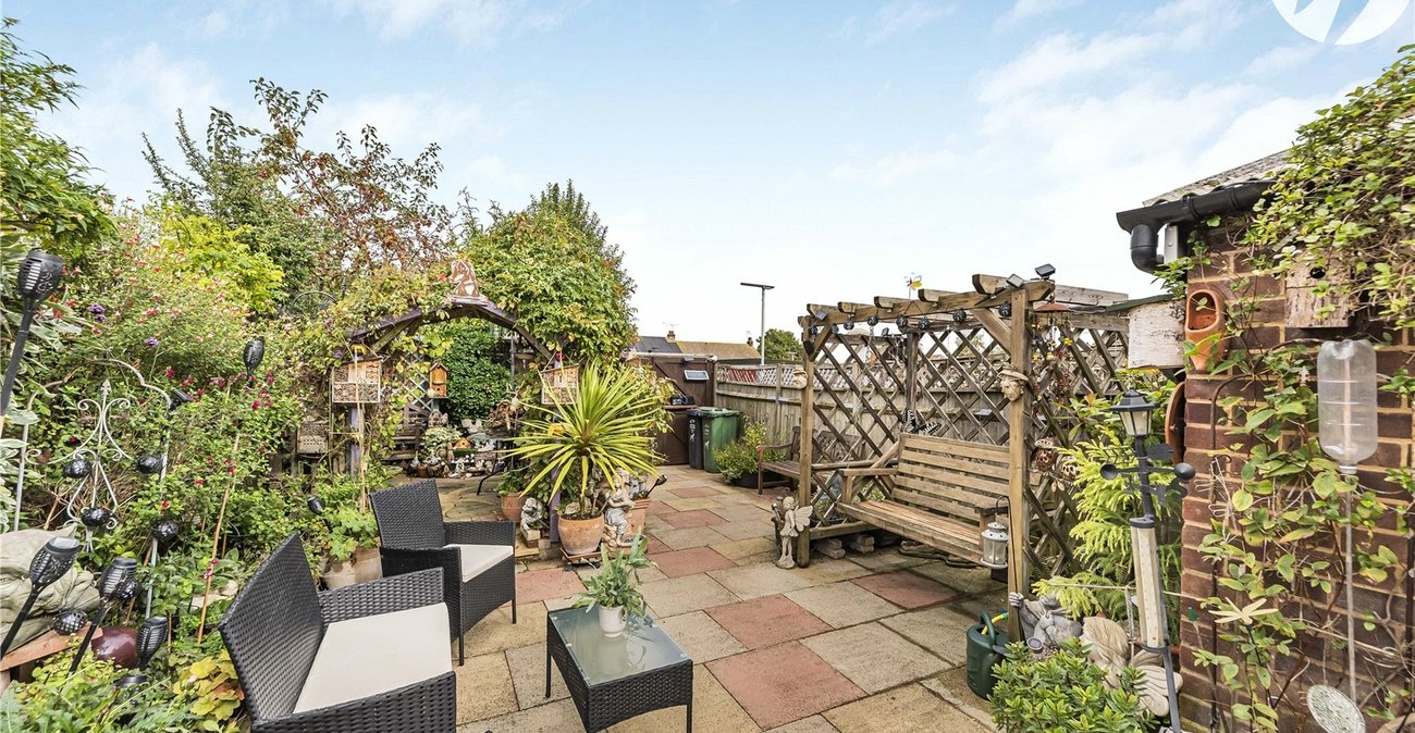 2 bedroom house for sale in Swanscombe | Robinson Jackson