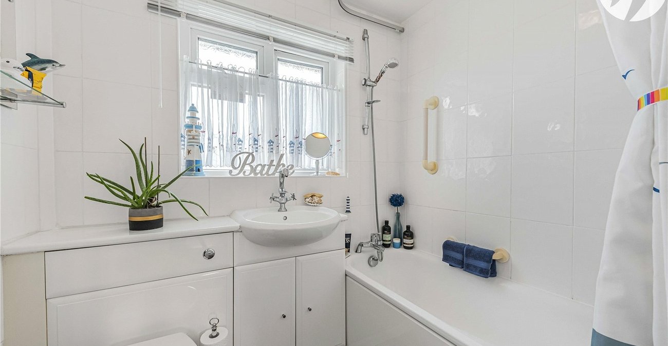 2 bedroom house for sale in Swanscombe | Robinson Jackson