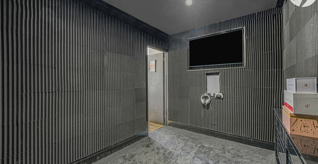 5 bedroom bungalow for sale in Sutton At Hone | Robinson Jackson