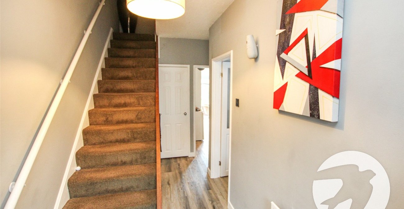 3 bedroom house for sale in London | Robinson Jackson