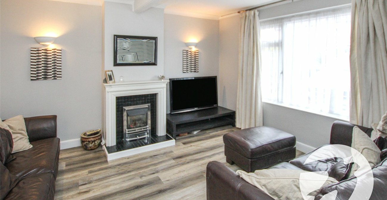3 bedroom house for sale in London | Robinson Jackson