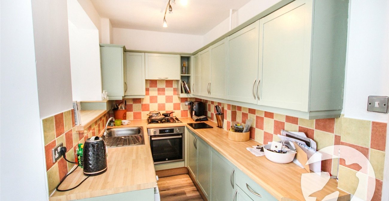 3 bedroom house for sale in London | Robinson Jackson