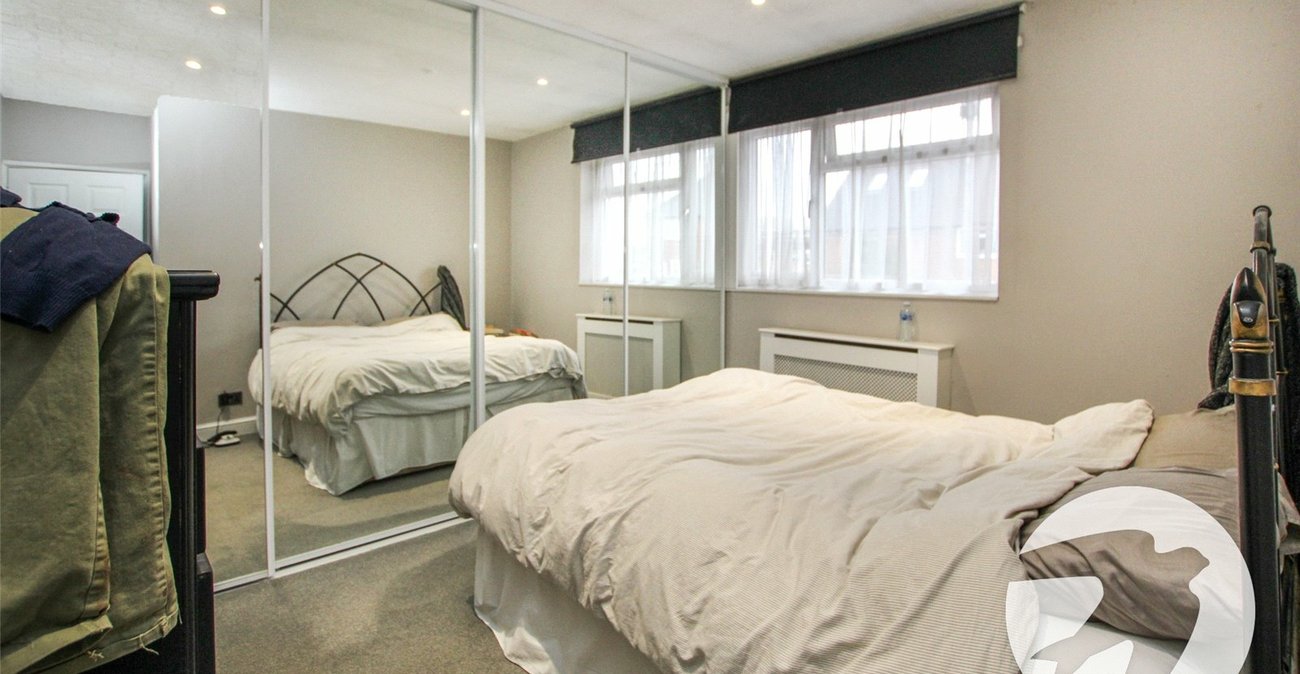 3 bedroom house for sale in London | Robinson Jackson