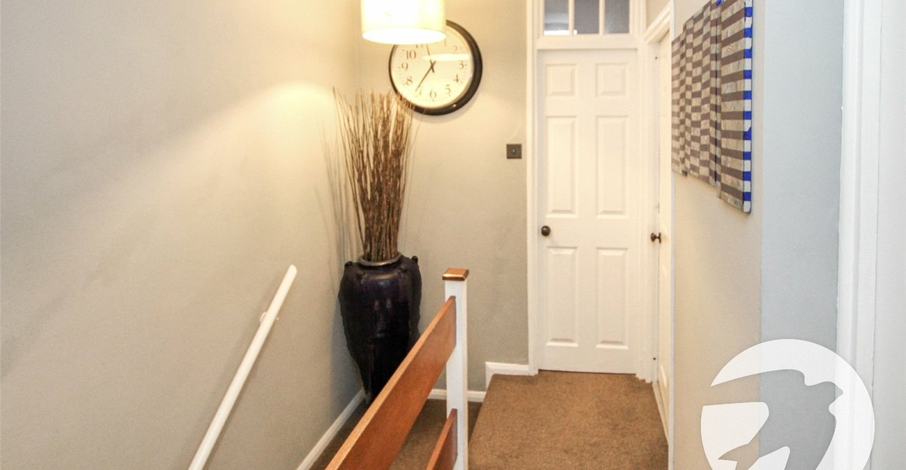 3 bedroom house for sale in London | Robinson Jackson