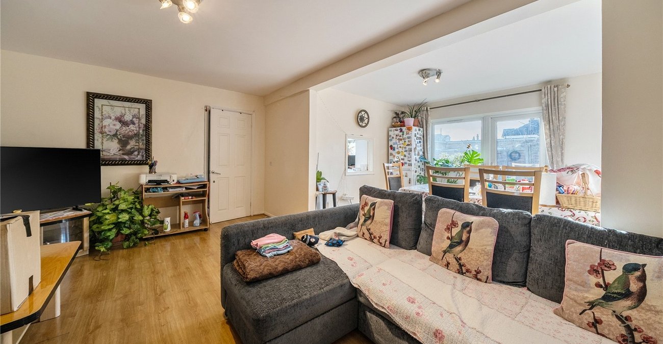 3 bedroom bungalow for sale in Streatham | Robinson Jackson