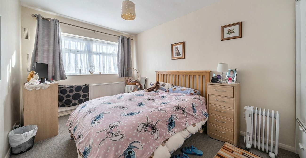 3 bedroom bungalow for sale in Streatham | Robinson Jackson