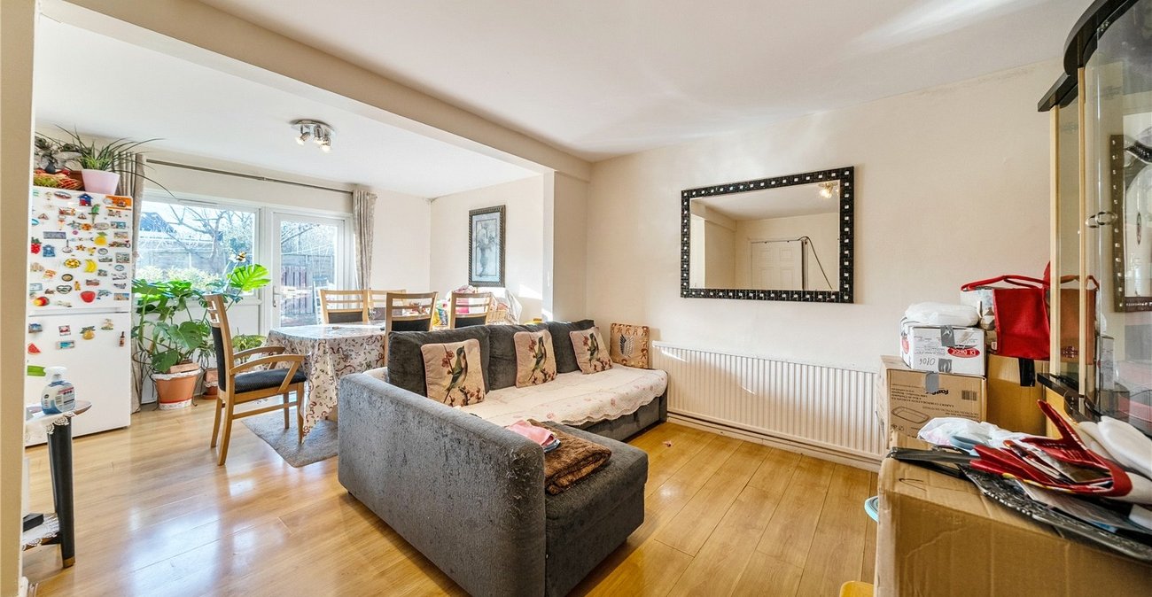 3 bedroom bungalow for sale in Streatham | Robinson Jackson