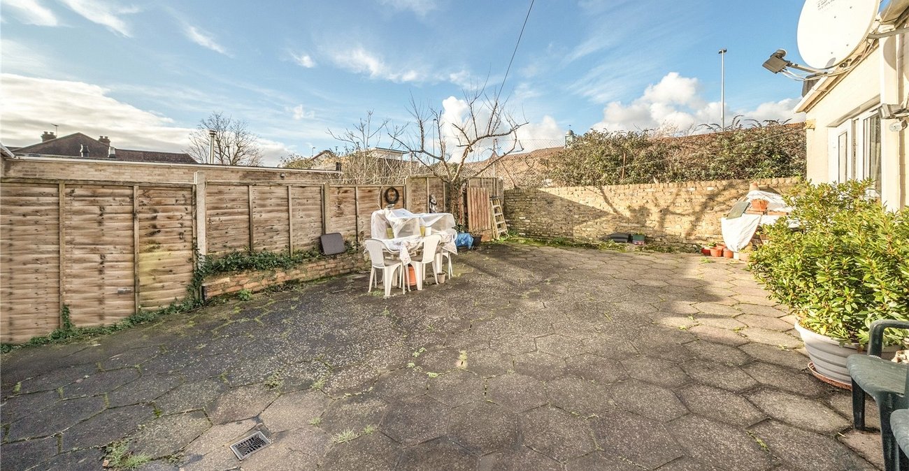 3 bedroom bungalow for sale in Streatham | Robinson Jackson