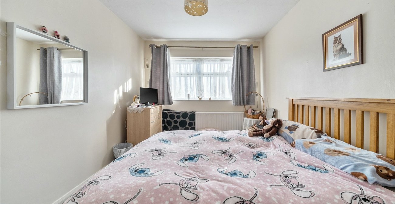 3 bedroom bungalow for sale in Streatham | Robinson Jackson