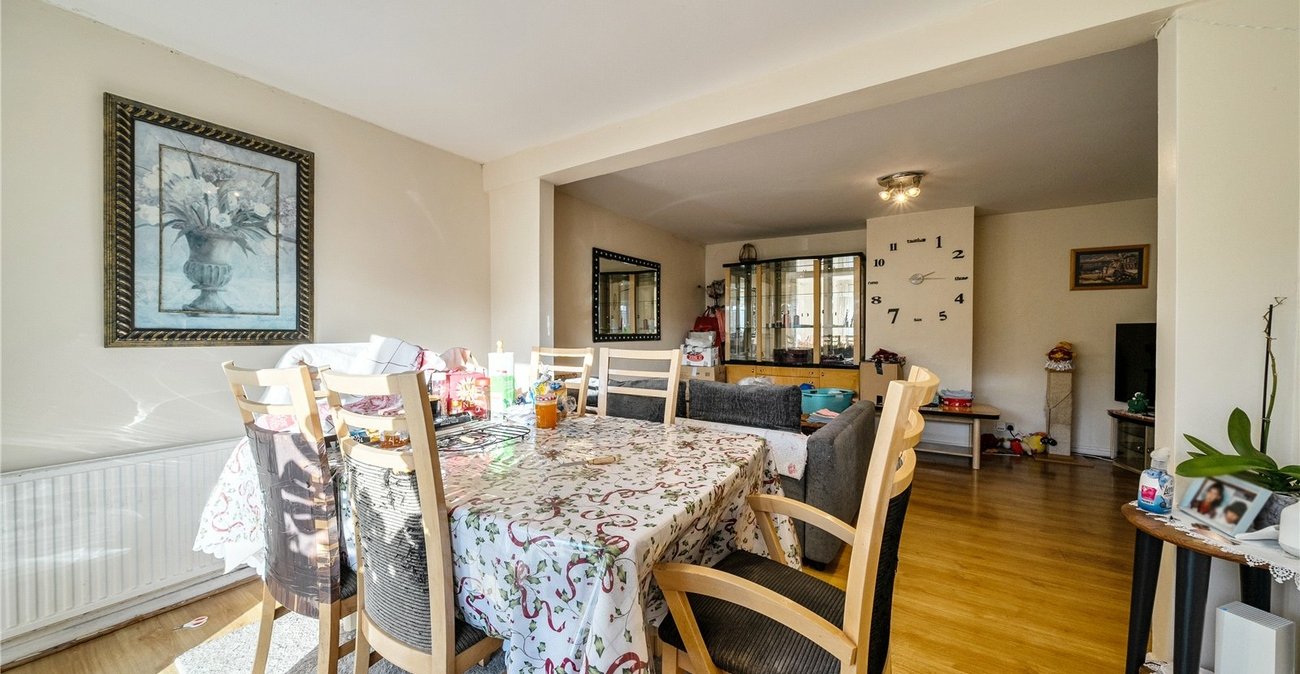 3 bedroom bungalow for sale in Streatham | Robinson Jackson