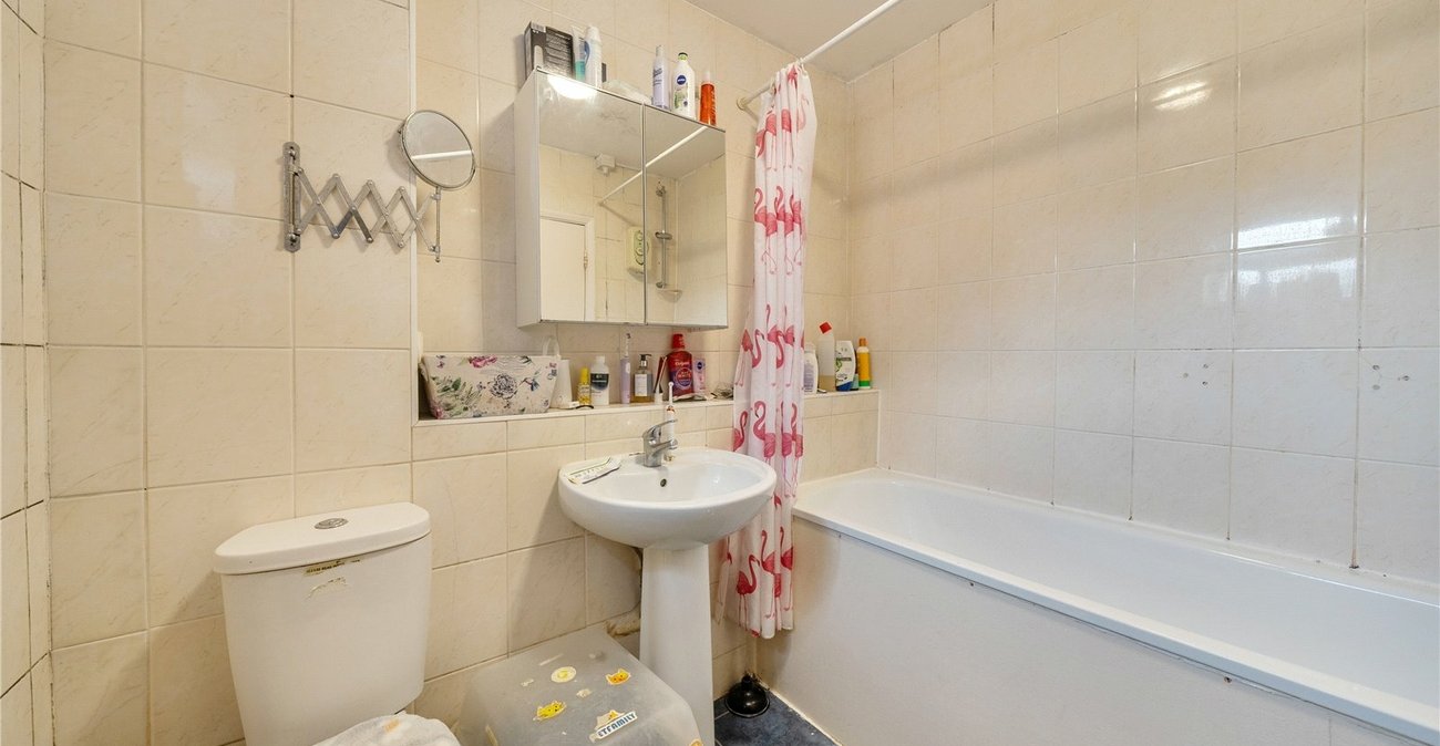 3 bedroom bungalow for sale in Streatham | Robinson Jackson