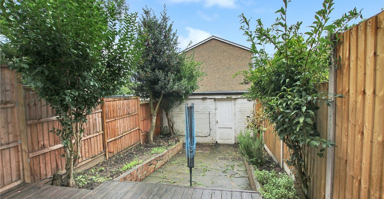 3 bedroom property for sale in London | Robinson Jackson