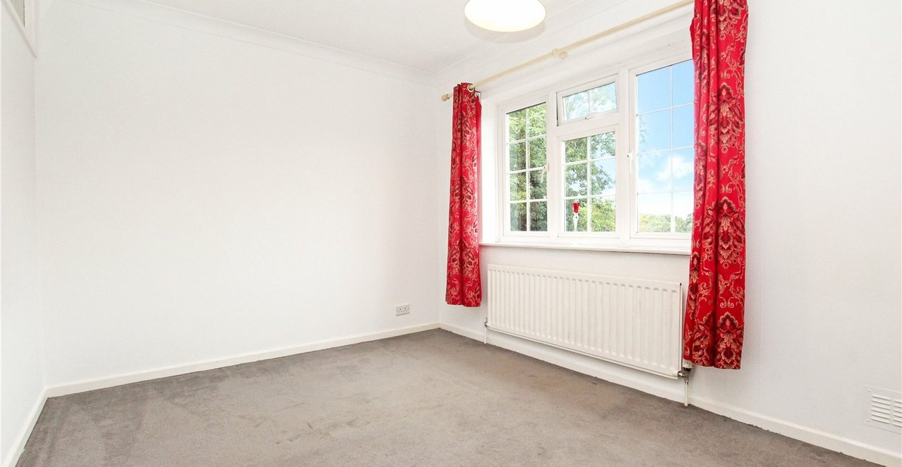 3 bedroom property for sale in London | Robinson Jackson