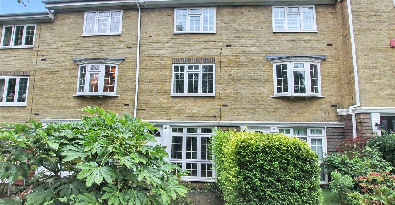 3 bedroom property for sale in London | Robinson Jackson