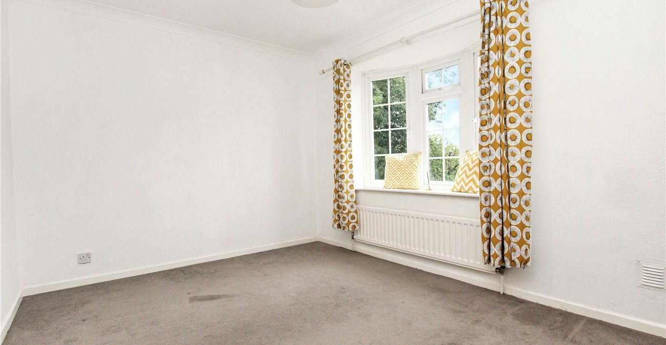 3 bedroom property for sale in London | Robinson Jackson