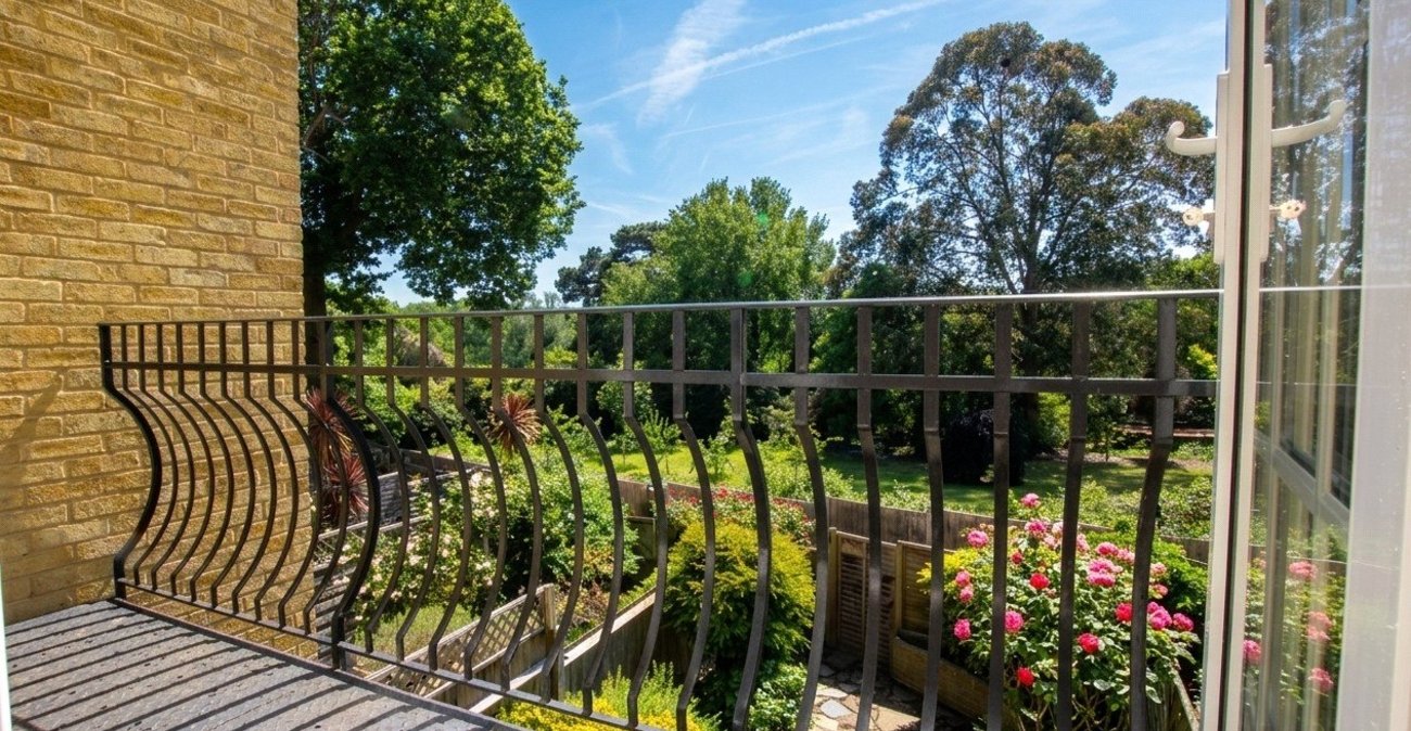 3 bedroom house for sale in Shooters Hill | Robinson Jackson