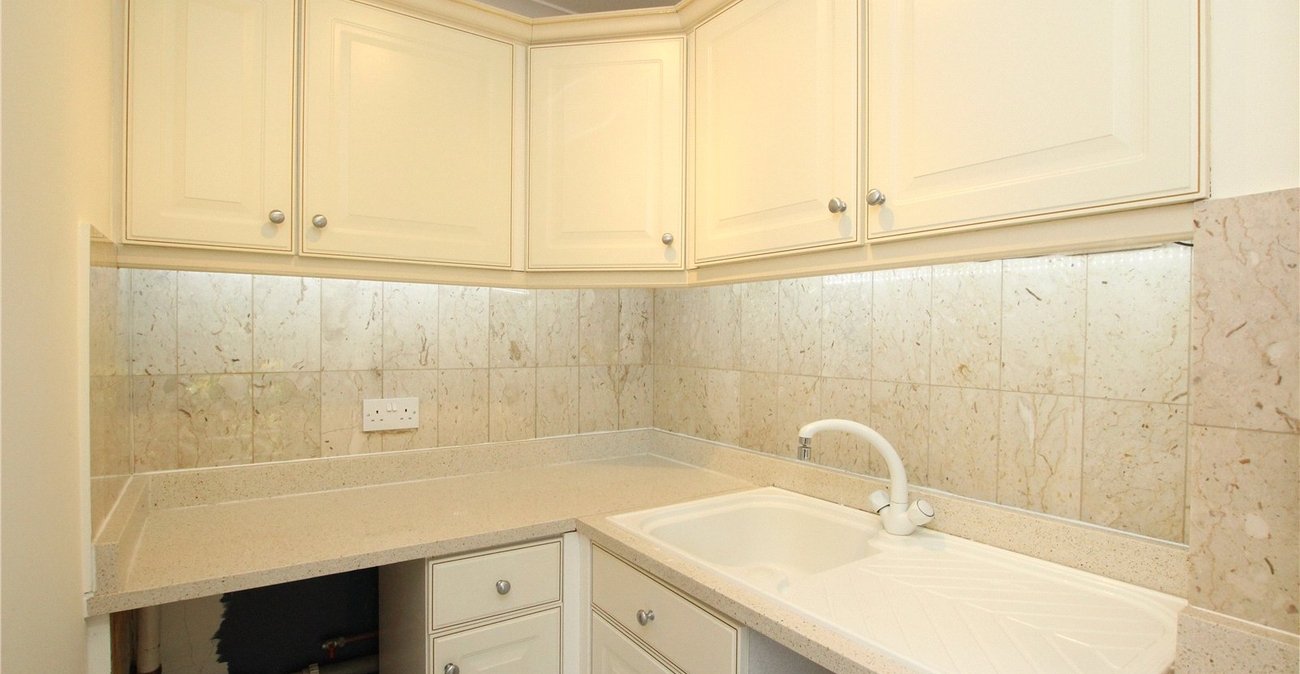 3 bedroom house for sale in Shooters Hill | Robinson Jackson