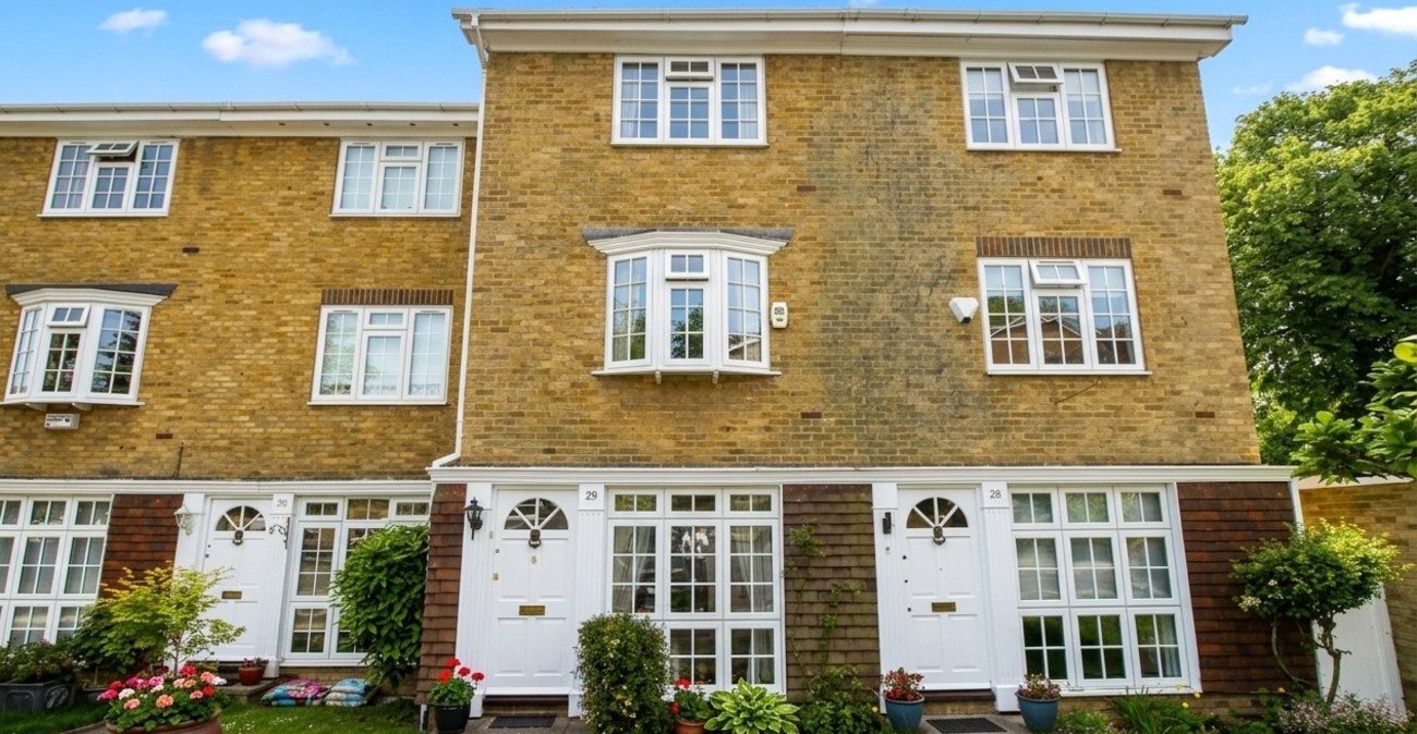3 bedroom house for sale in Shooters Hill | Robinson Jackson