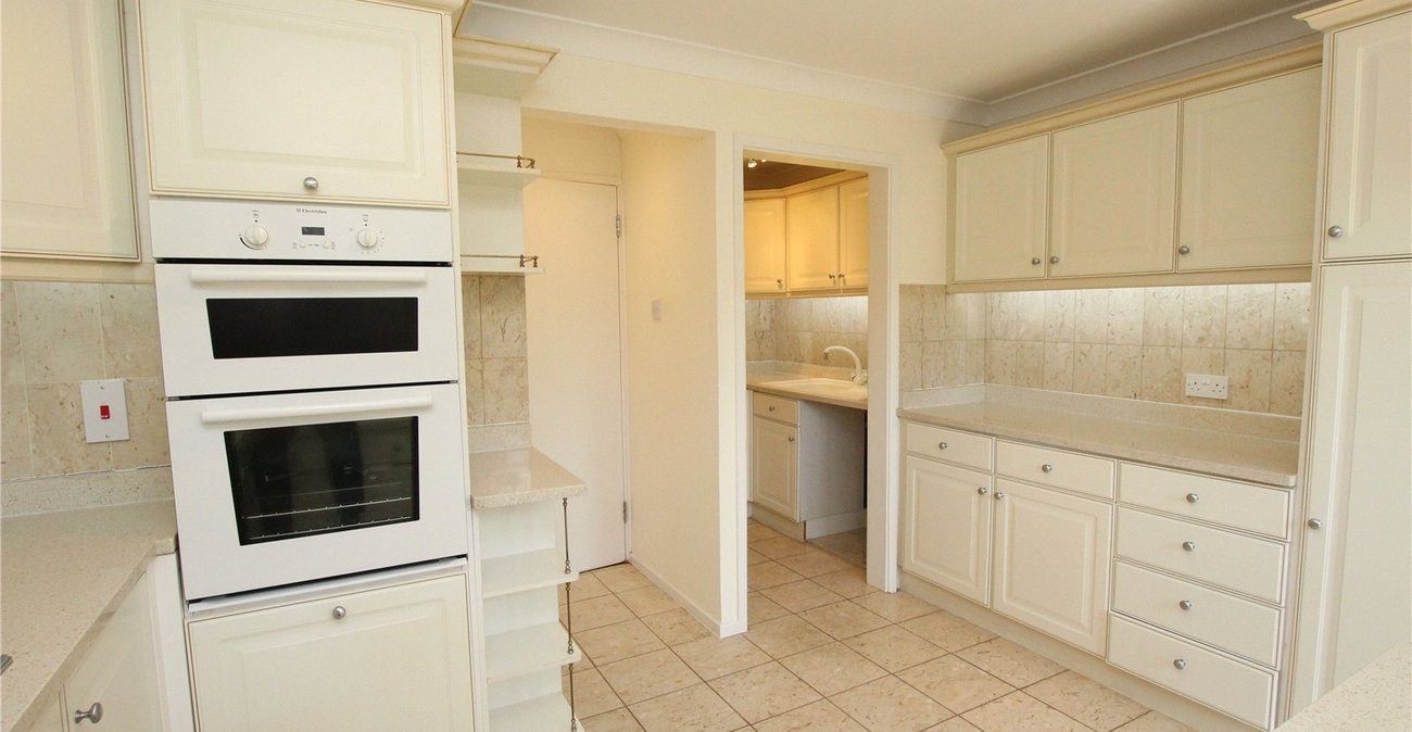 3 bedroom house for sale in Shooters Hill | Robinson Jackson