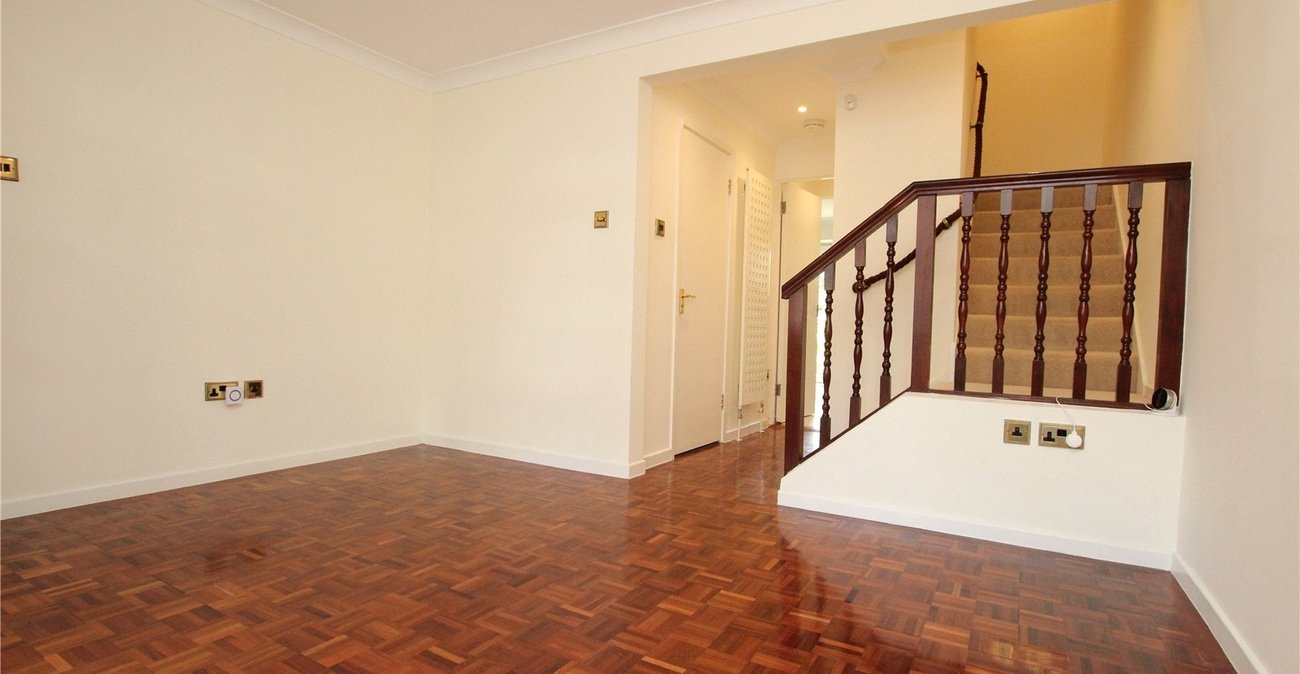 3 bedroom house for sale in Shooters Hill | Robinson Jackson
