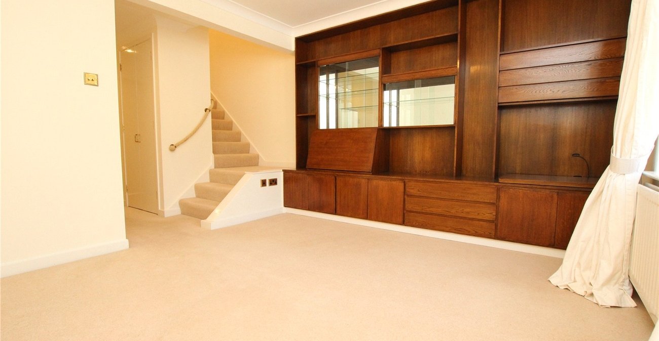 3 bedroom house for sale in Shooters Hill | Robinson Jackson