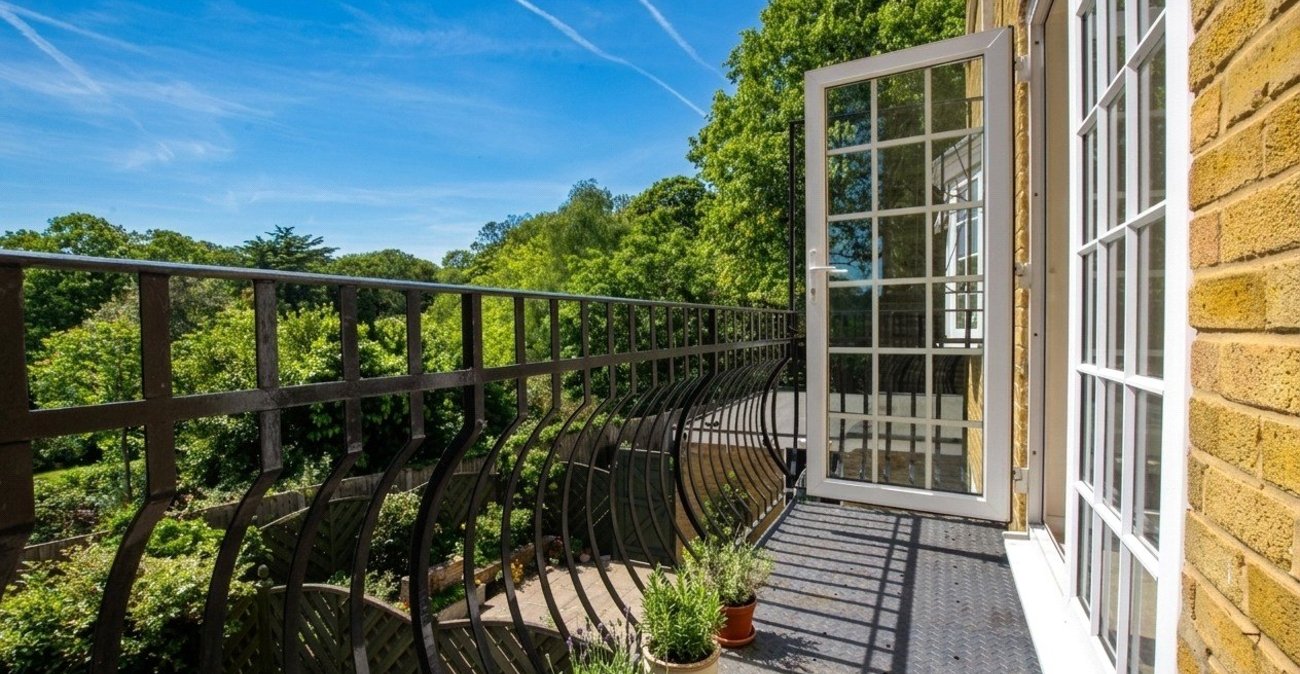 3 bedroom house for sale in Shooters Hill | Robinson Jackson