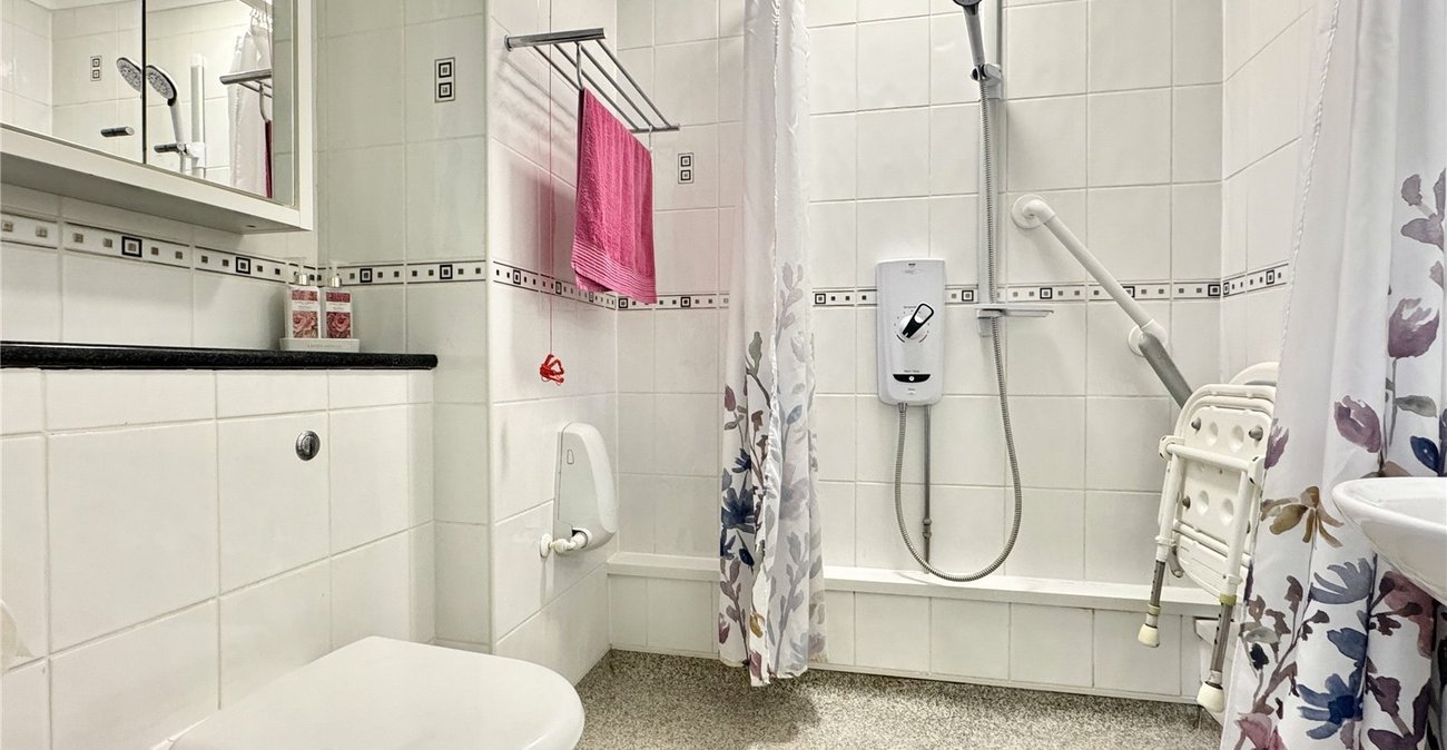 1 bedroom property for sale in Oakleigh Close | Robinson Jackson