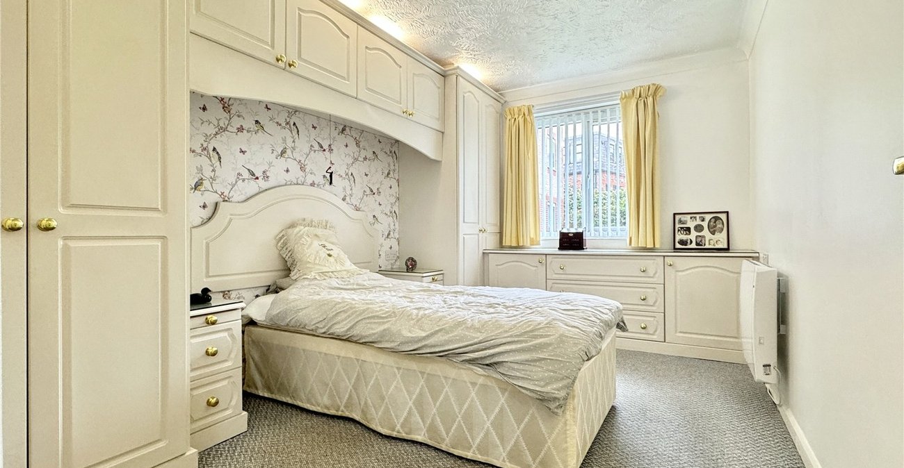 1 bedroom property for sale in Oakleigh Close | Robinson Jackson