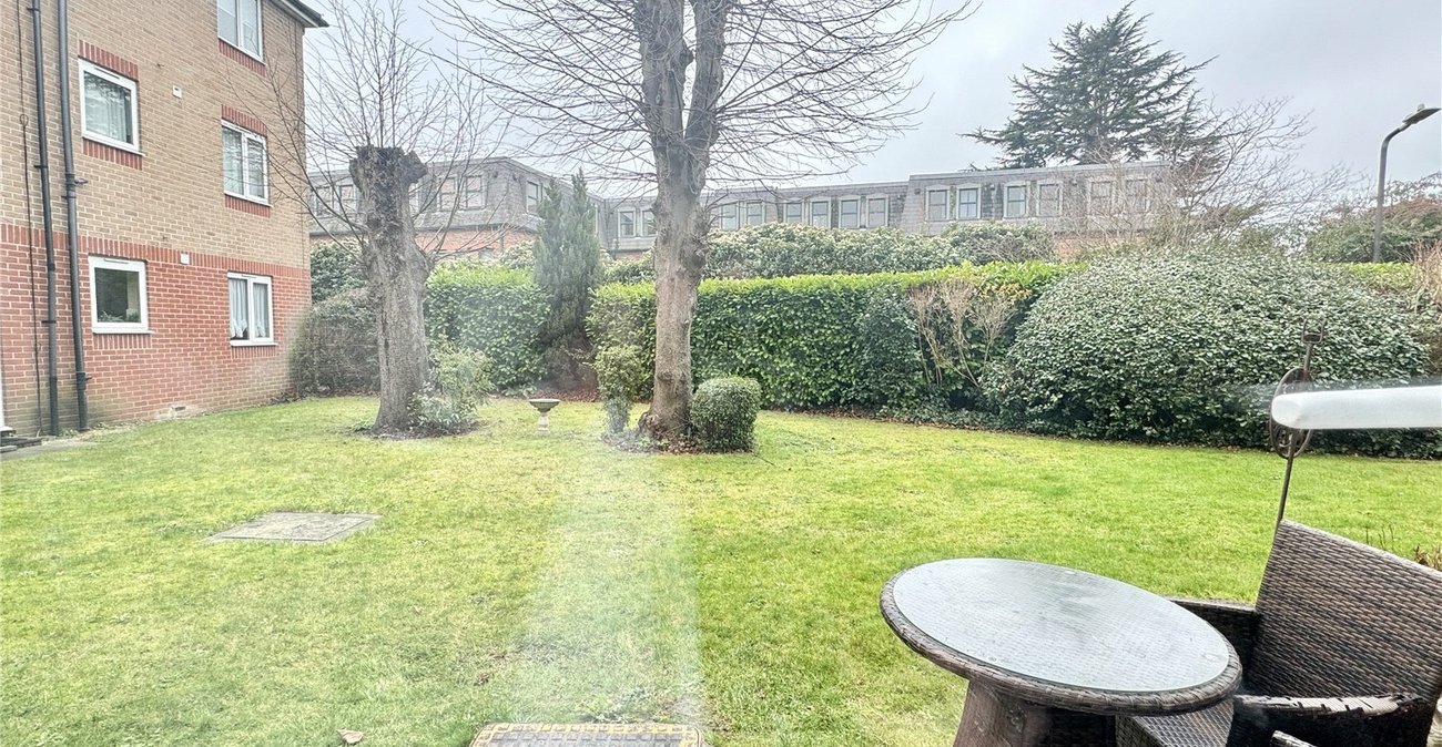 1 bedroom property for sale in Oakleigh Close | Robinson Jackson