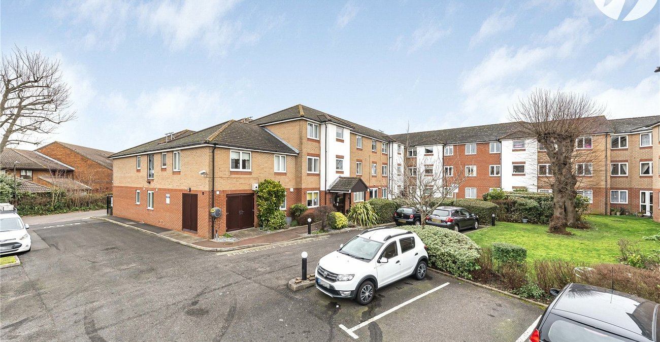 1 bedroom property for sale in Oakleigh Close | Robinson Jackson