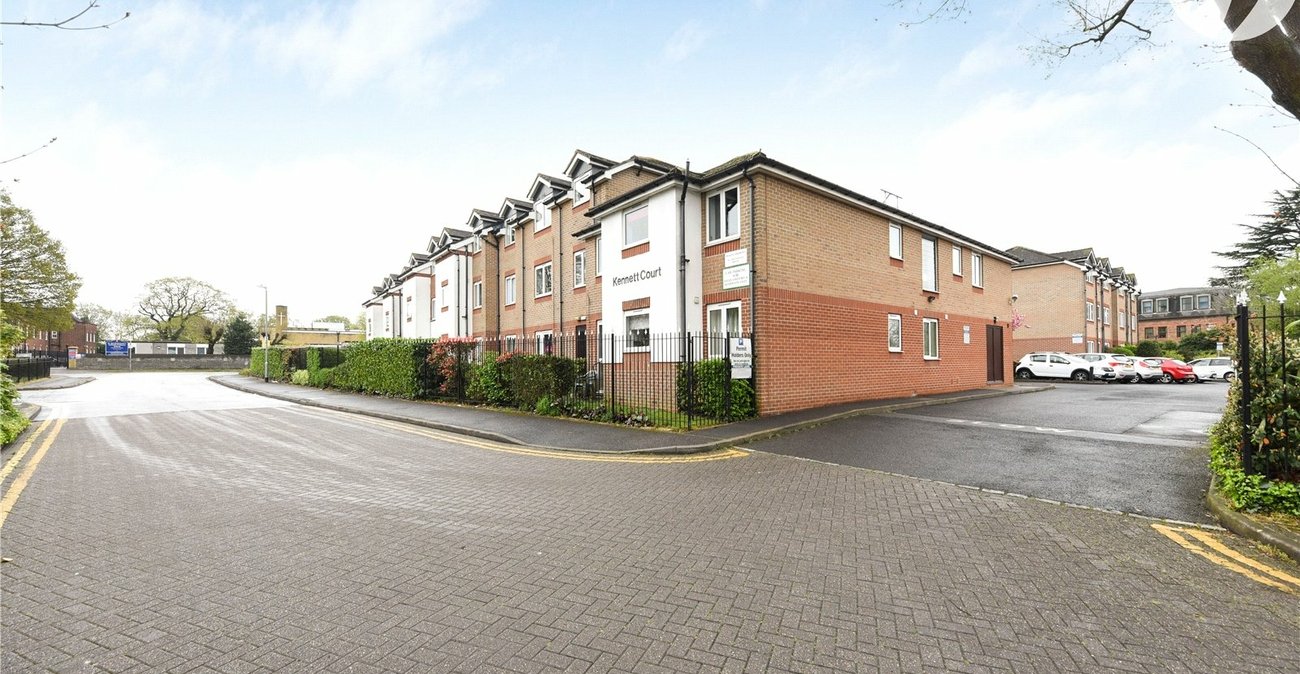 2 bedroom property for sale in Oakleigh Close | Robinson Jackson