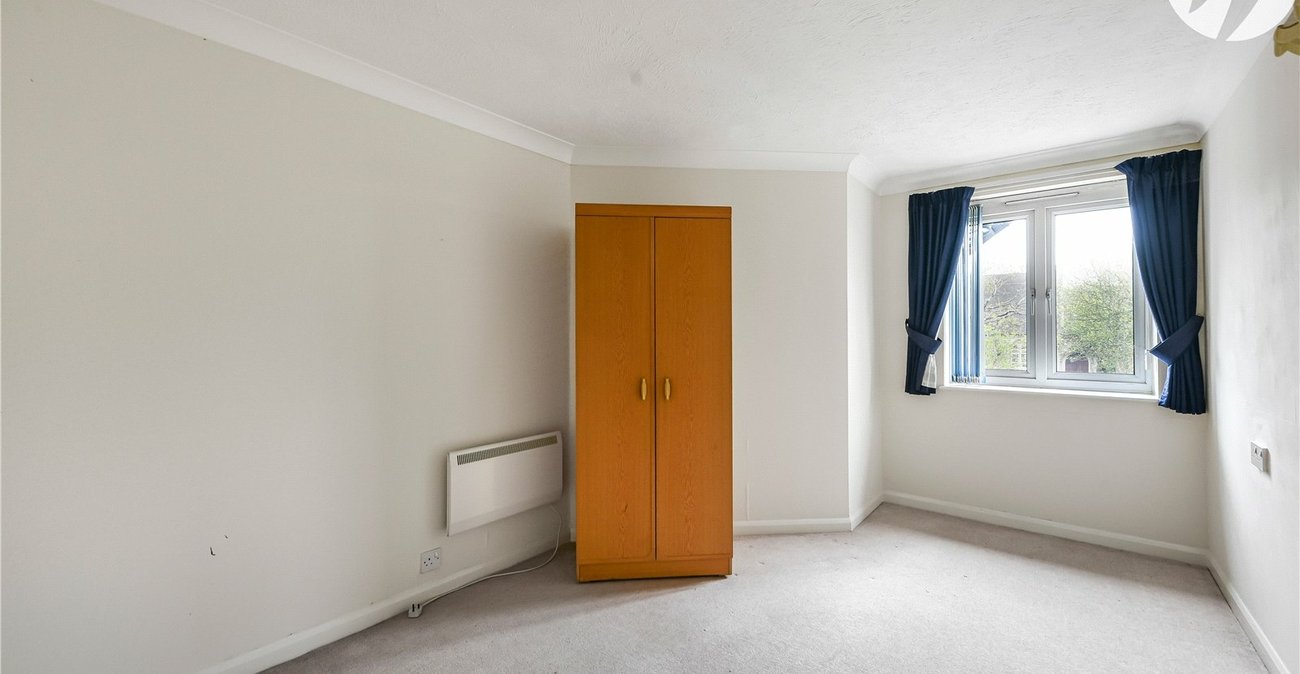 2 bedroom property for sale in Oakleigh Close | Robinson Jackson