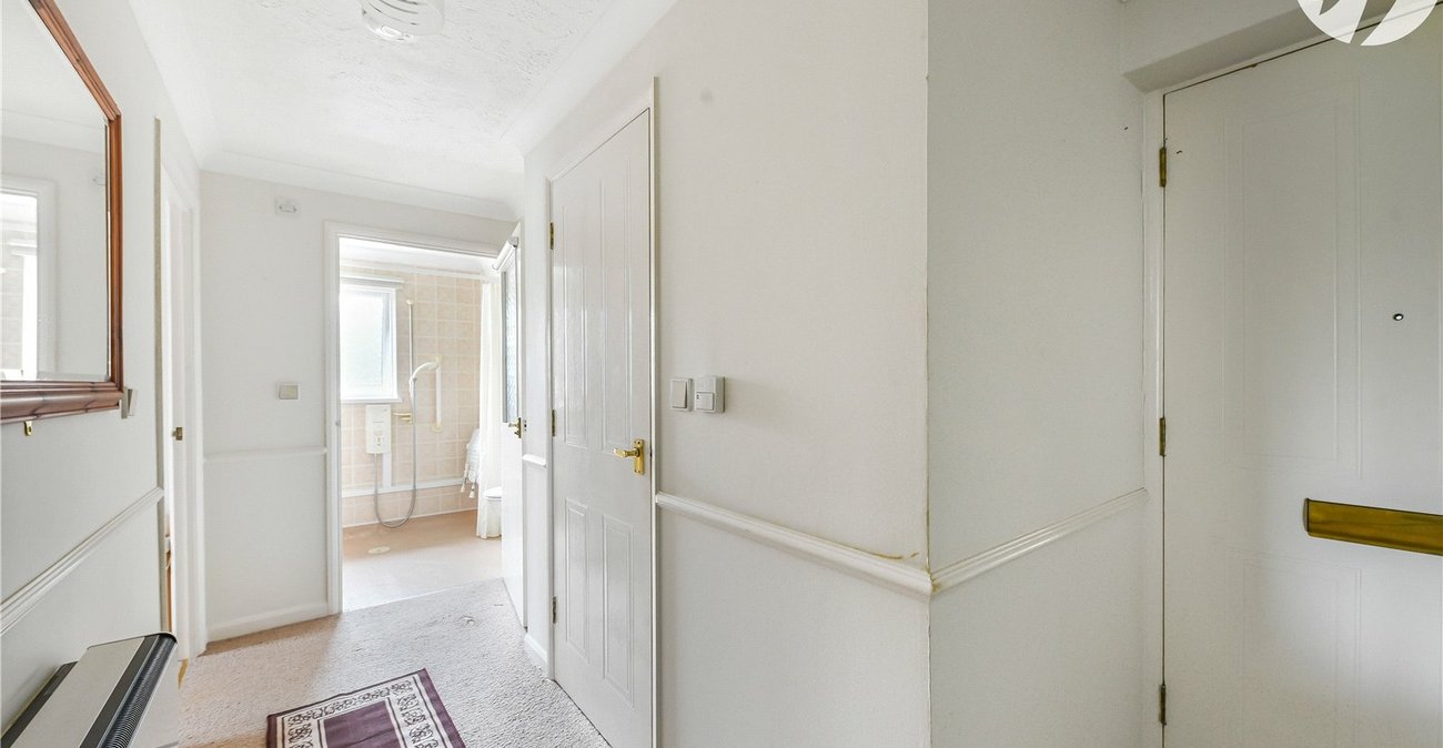 2 bedroom property for sale in Oakleigh Close | Robinson Jackson